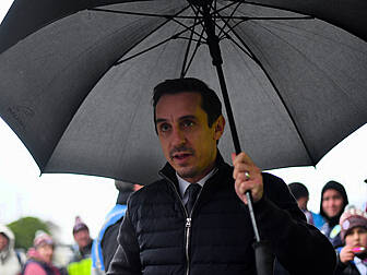 Gary Neville hits out at Premi...